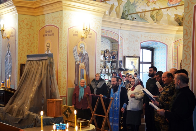 В Храме в честь Усекновения Честной главы Иоанна Предтечи состоялся торжественный молебен с чтением акафиста. Фото: Денис Шмелёв