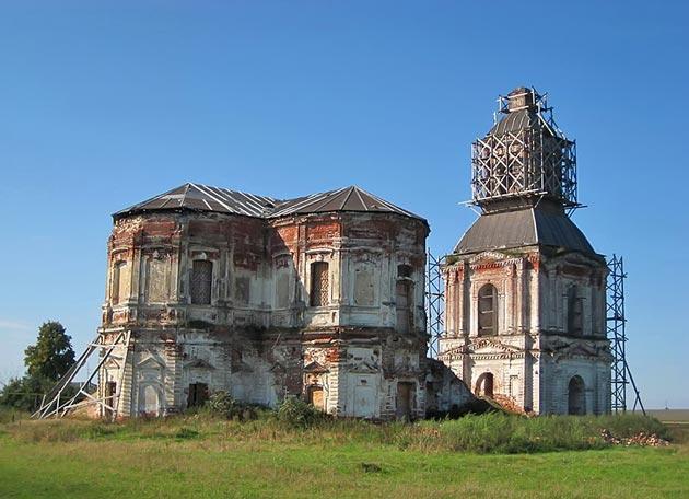 Хиринский храм до восстановления. 2009 год