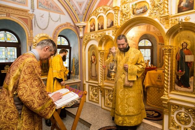 Божественная Литургия в храме  Святой Елисаветы в Покровском-Стрешневе